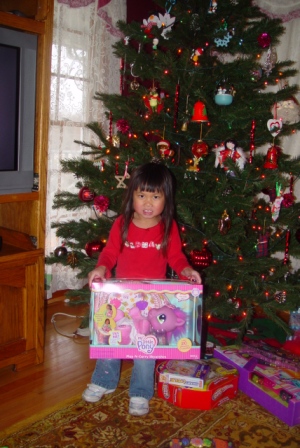 Kasen posing with My Little Pony